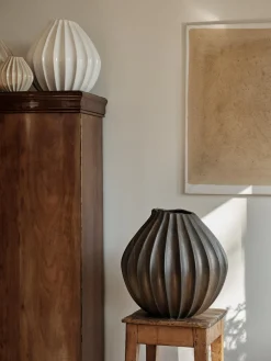 Wide Vase S
